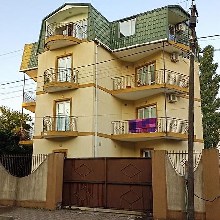 Guest House Karla Kobuleti Bagian luar foto