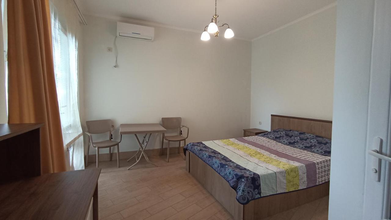 Guest House Karla Kobuleti Bagian luar foto