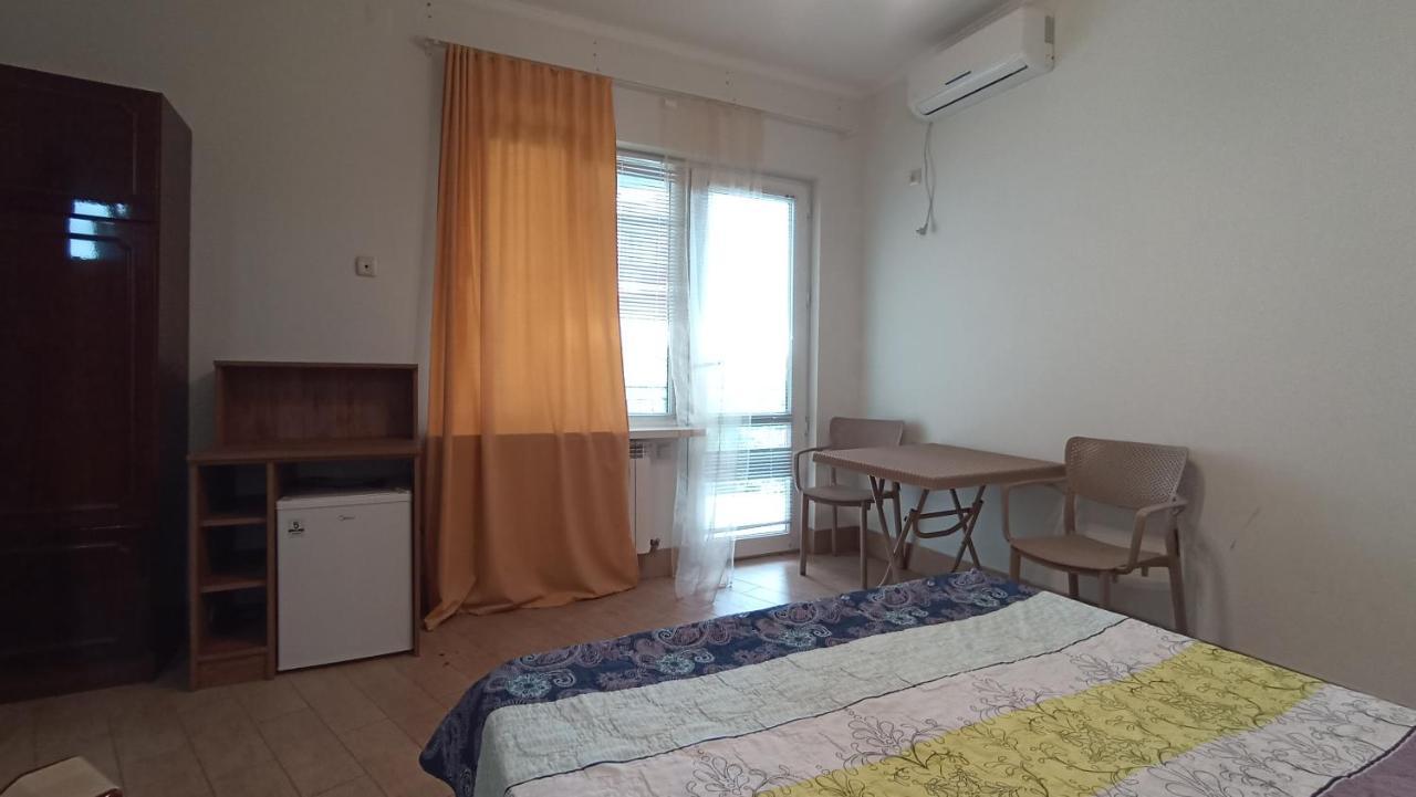 Guest House Karla Kobuleti Bagian luar foto