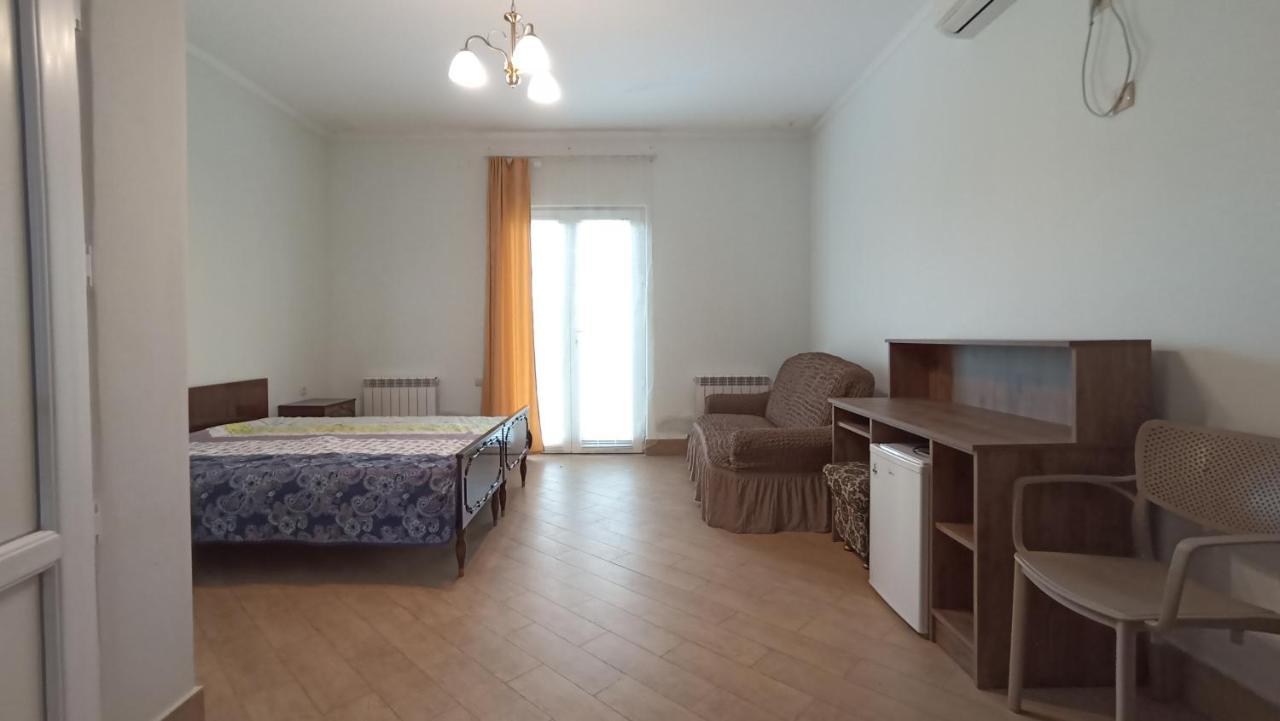 Guest House Karla Kobuleti Bagian luar foto