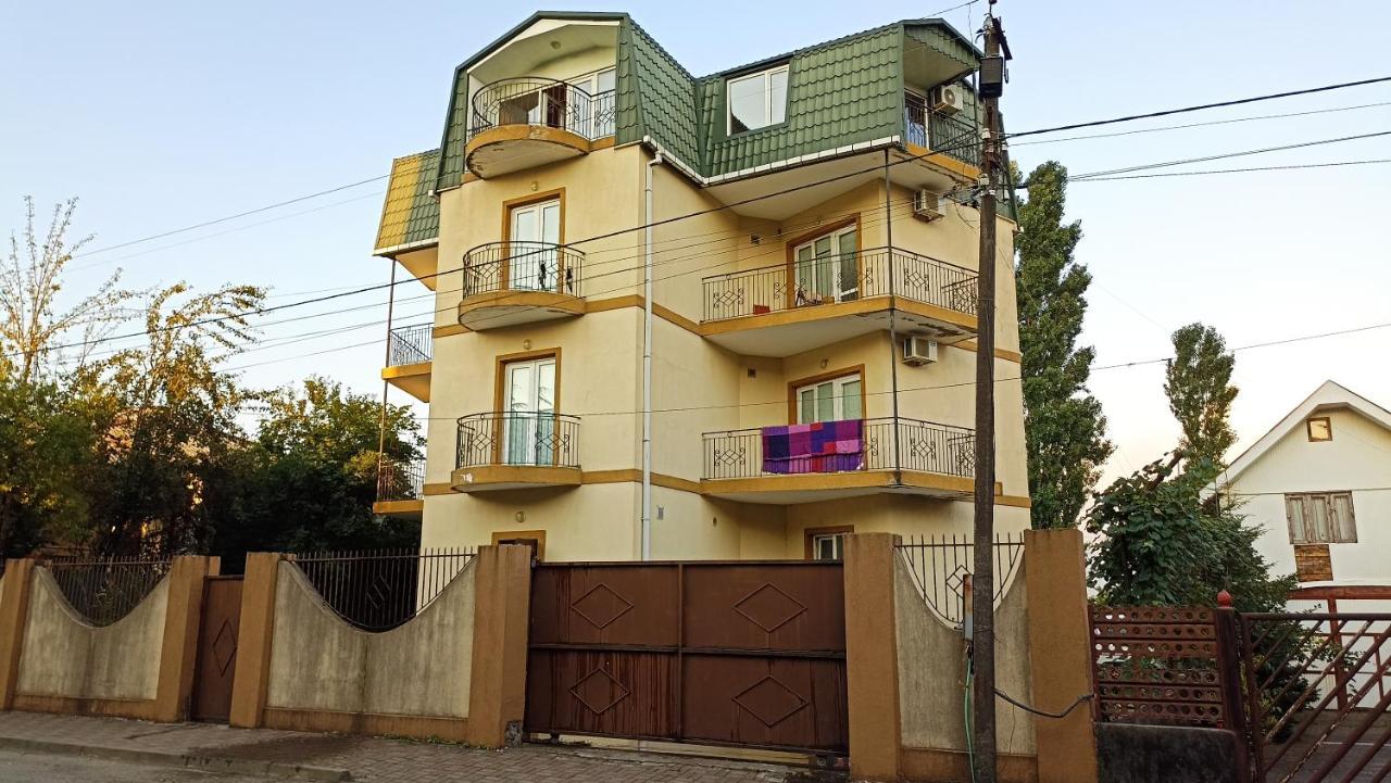 Guest House Karla Kobuleti Bagian luar foto