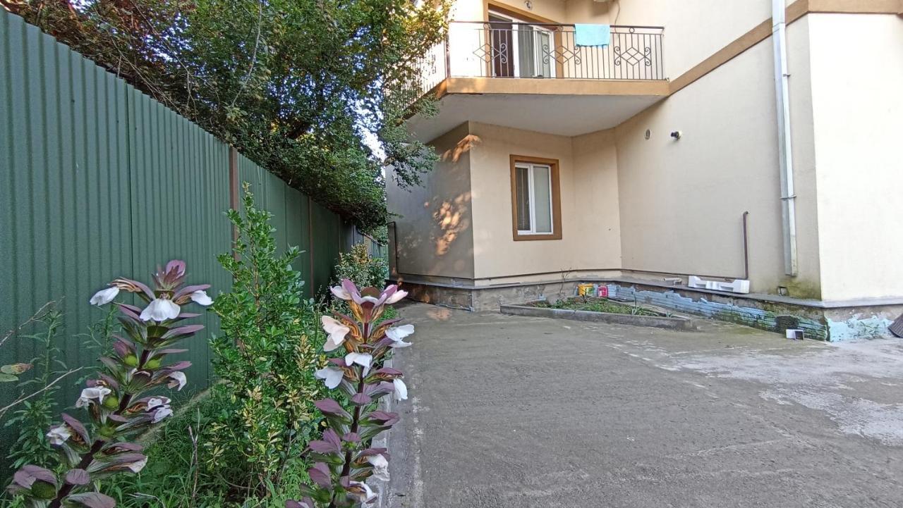 Guest House Karla Kobuleti Bagian luar foto